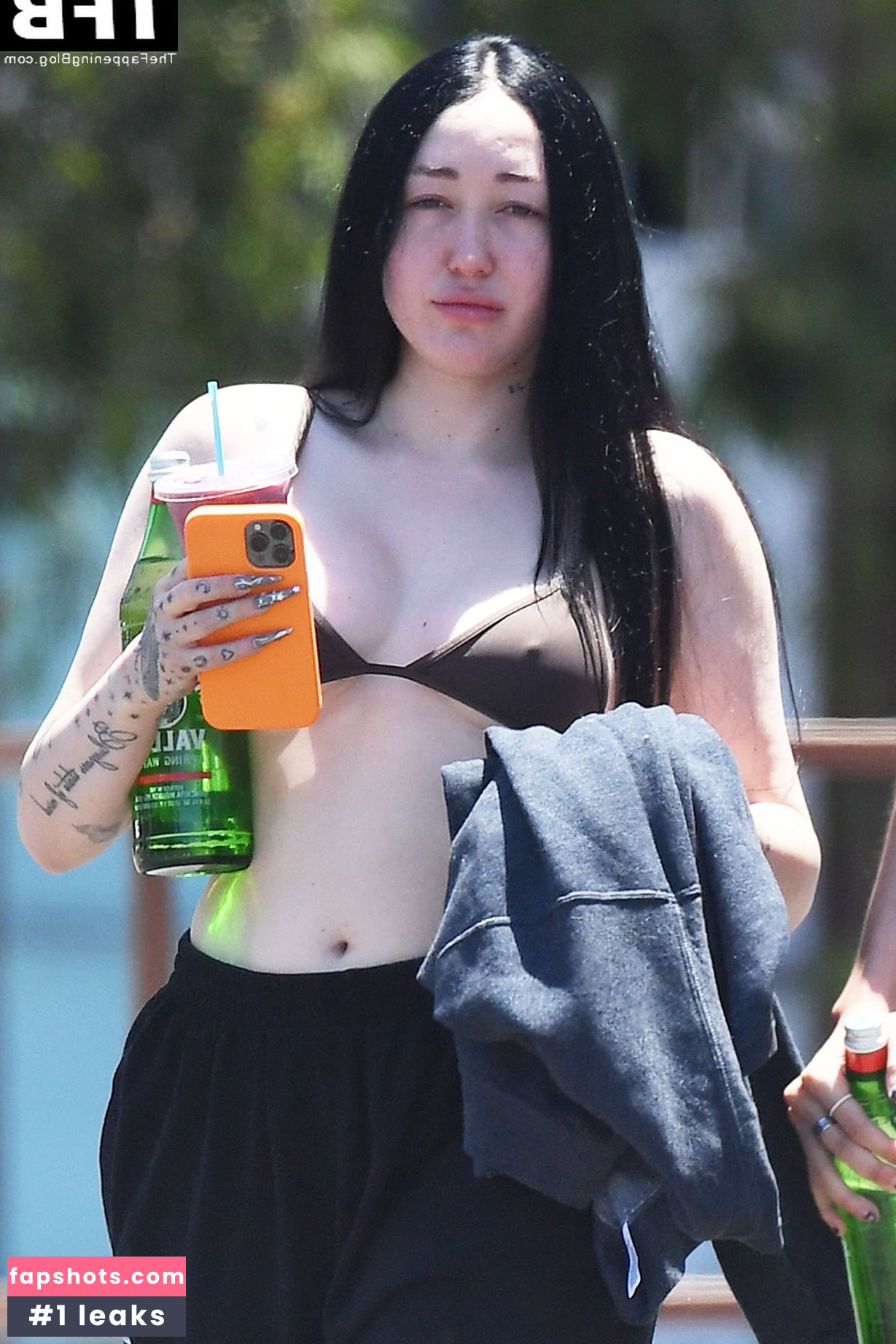 Noah Cyrus gallery photo #483