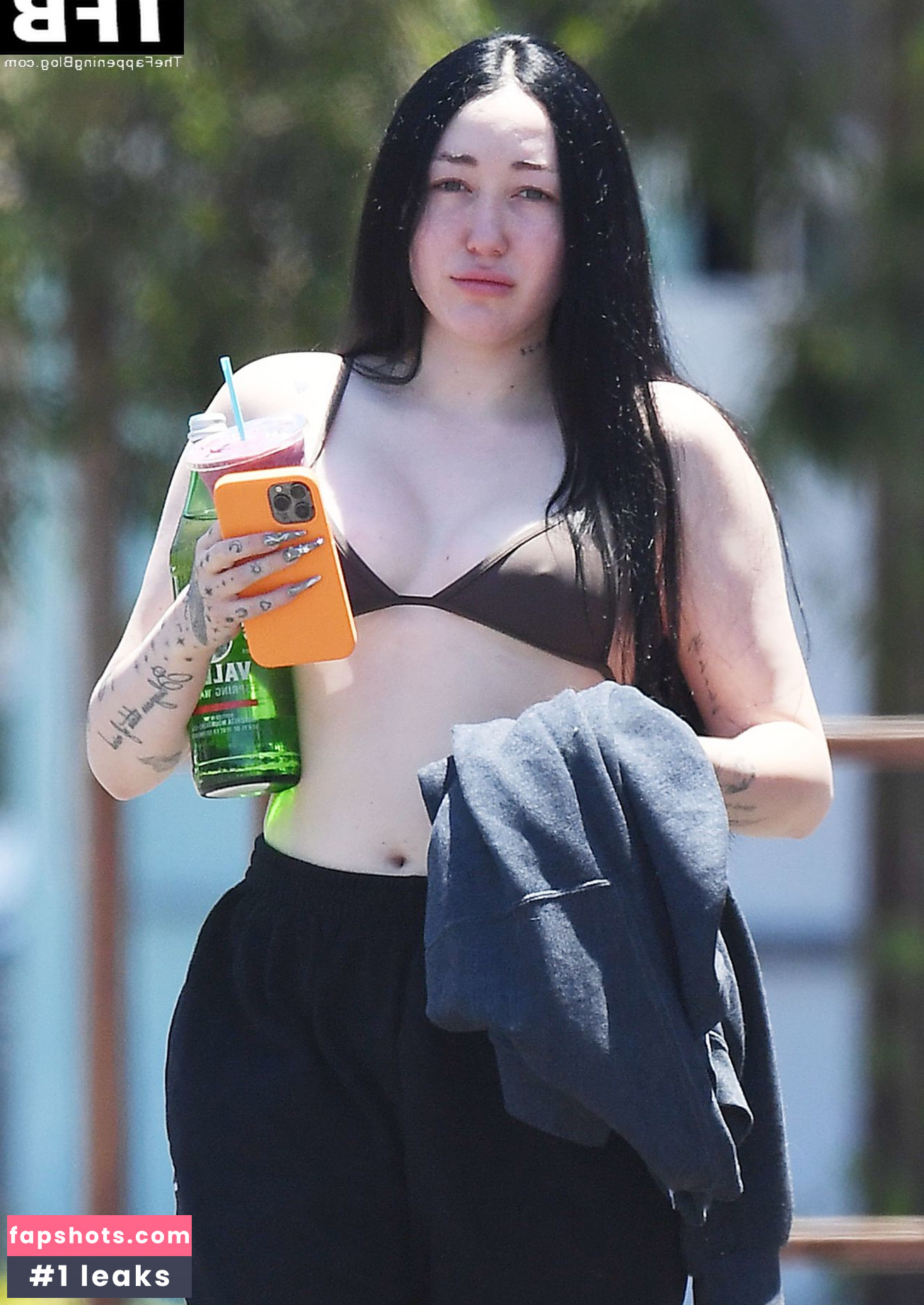 Noah Cyrus gallery photo #484