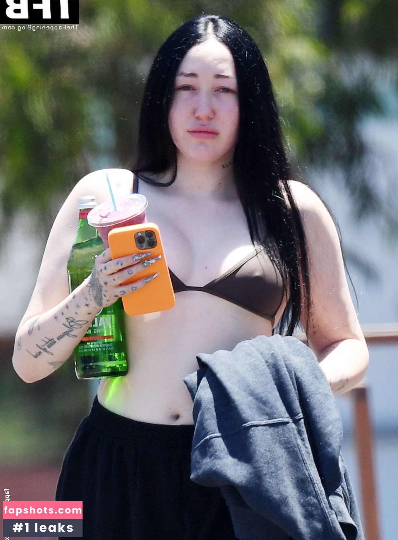 Noah Cyrus gallery photo #485