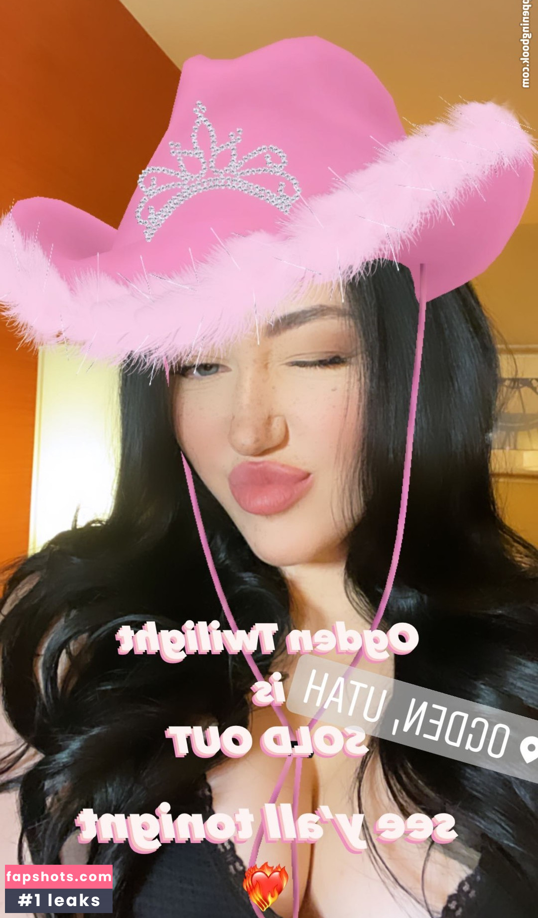 Noah Cyrus gallery photo #487