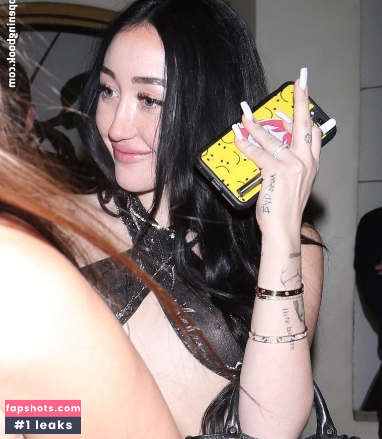 Noah Cyrus gallery photo #499