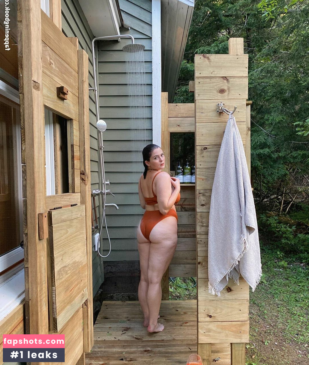 Noelle Downing gallery photo #18