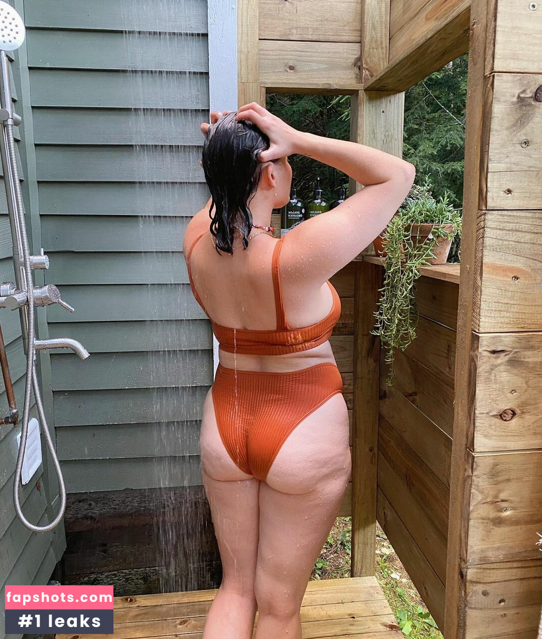 Noelle Downing gallery photo #20