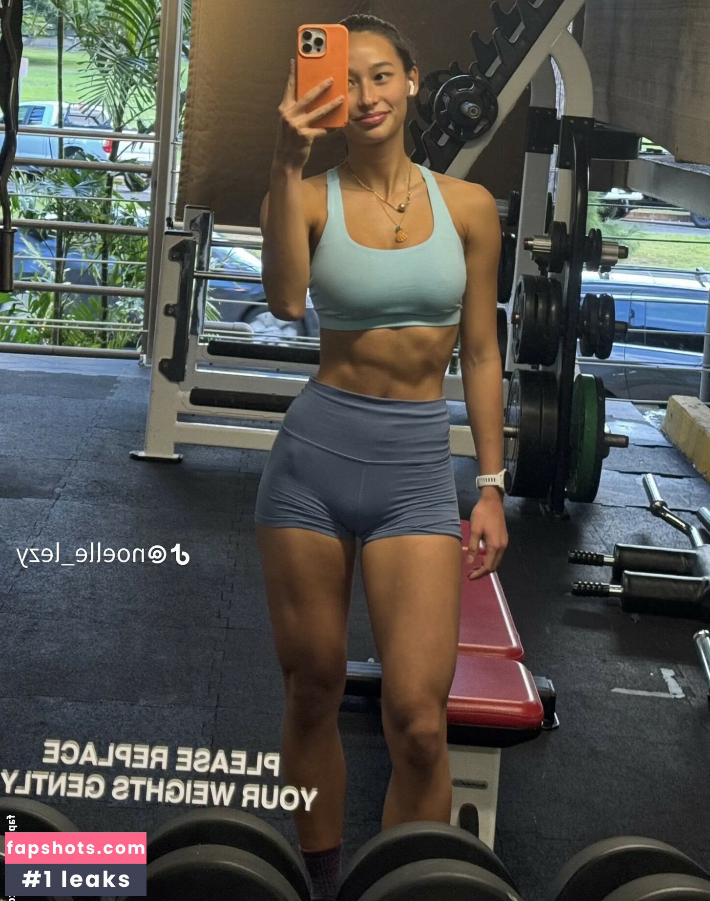 Noelle Lezy gallery photo #27