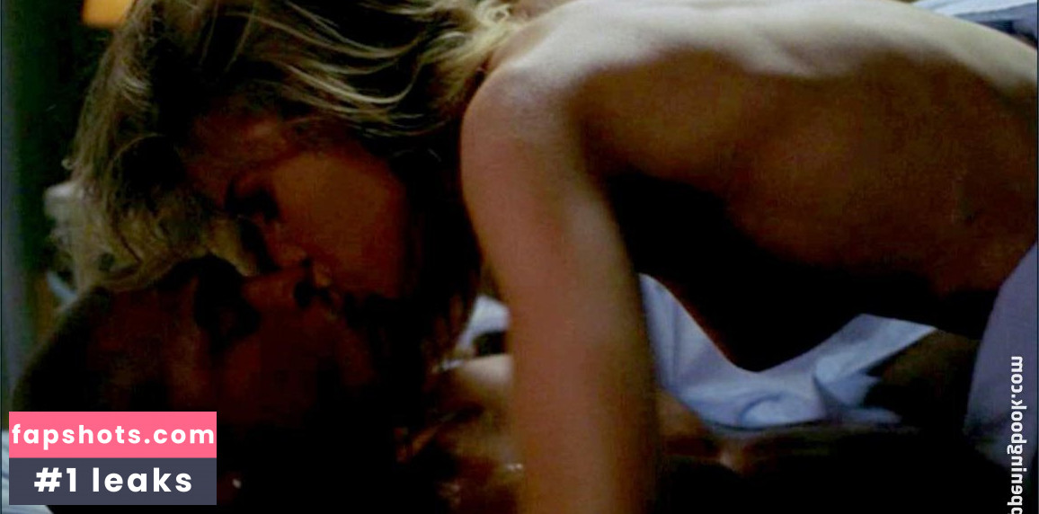 Noelle Reno gallery photo #4