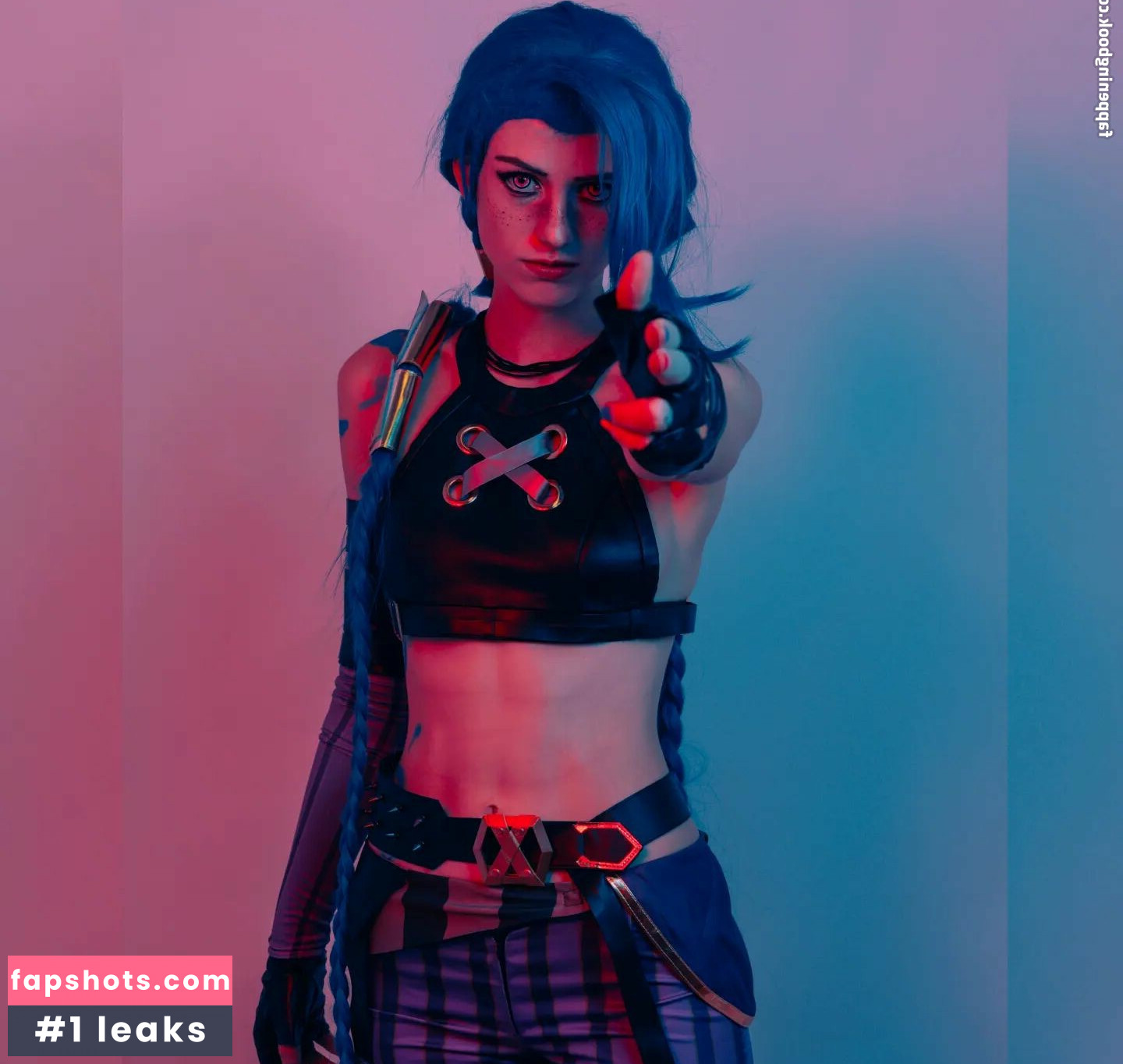 Noelle Sama gallery photo #23