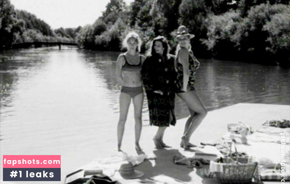 Noemi Steuer gallery photo #18