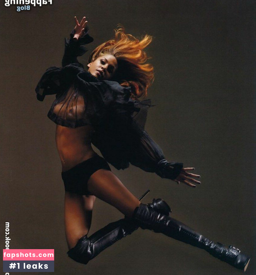 Noémie Lenoir gallery photo #16