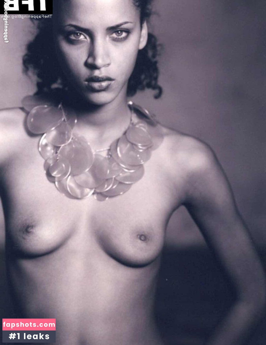 Noémie Lenoir gallery photo #29