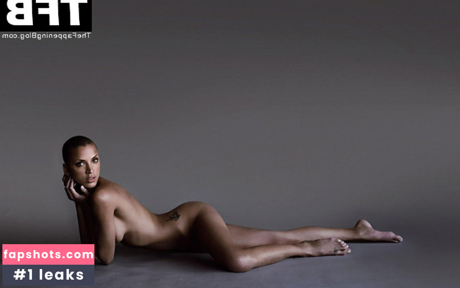 Noémie Lenoir gallery photo #30