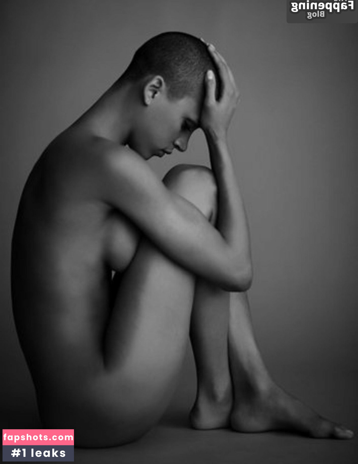 Noémie Lenoir gallery photo #4