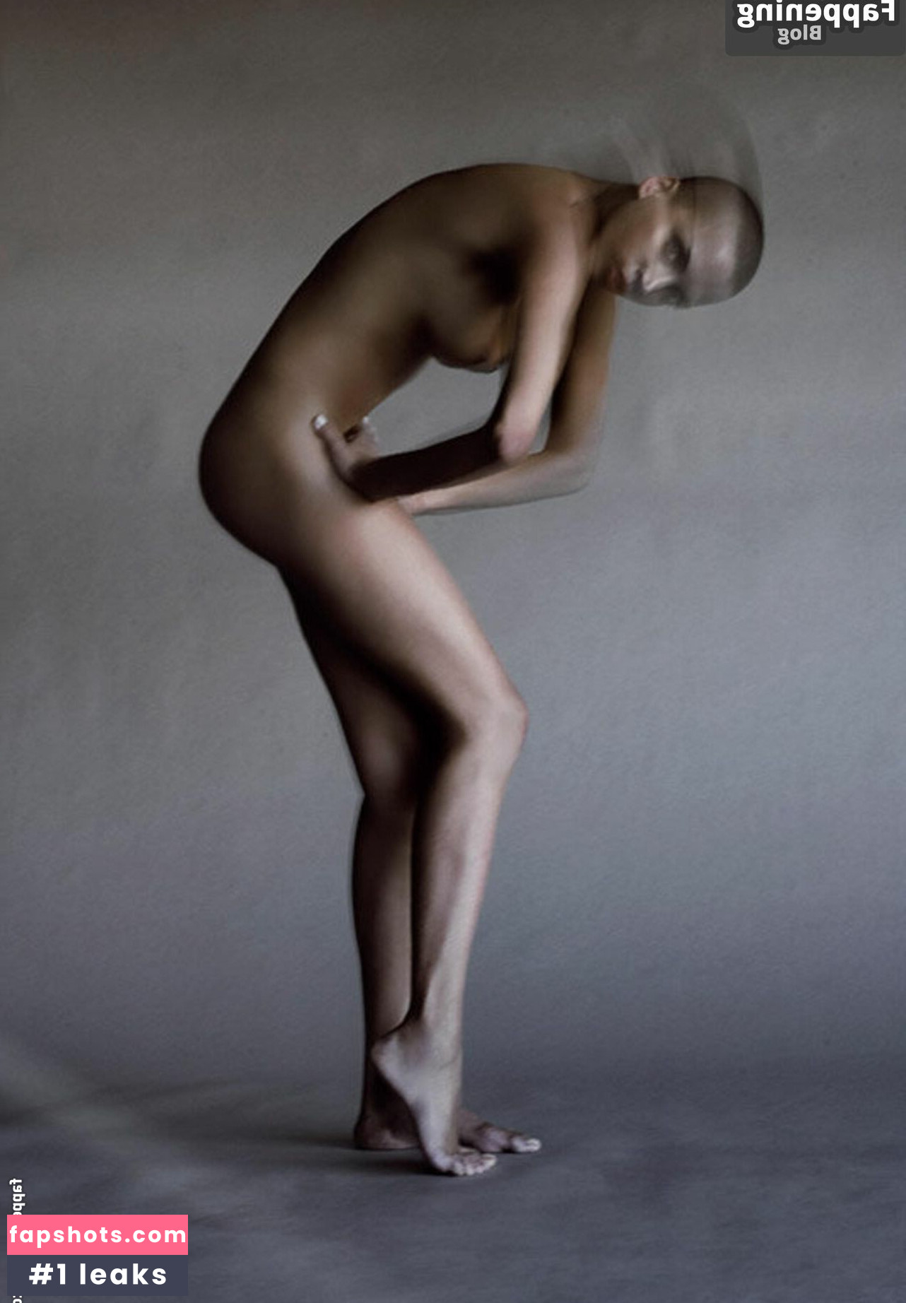 Noémie Lenoir gallery photo #5