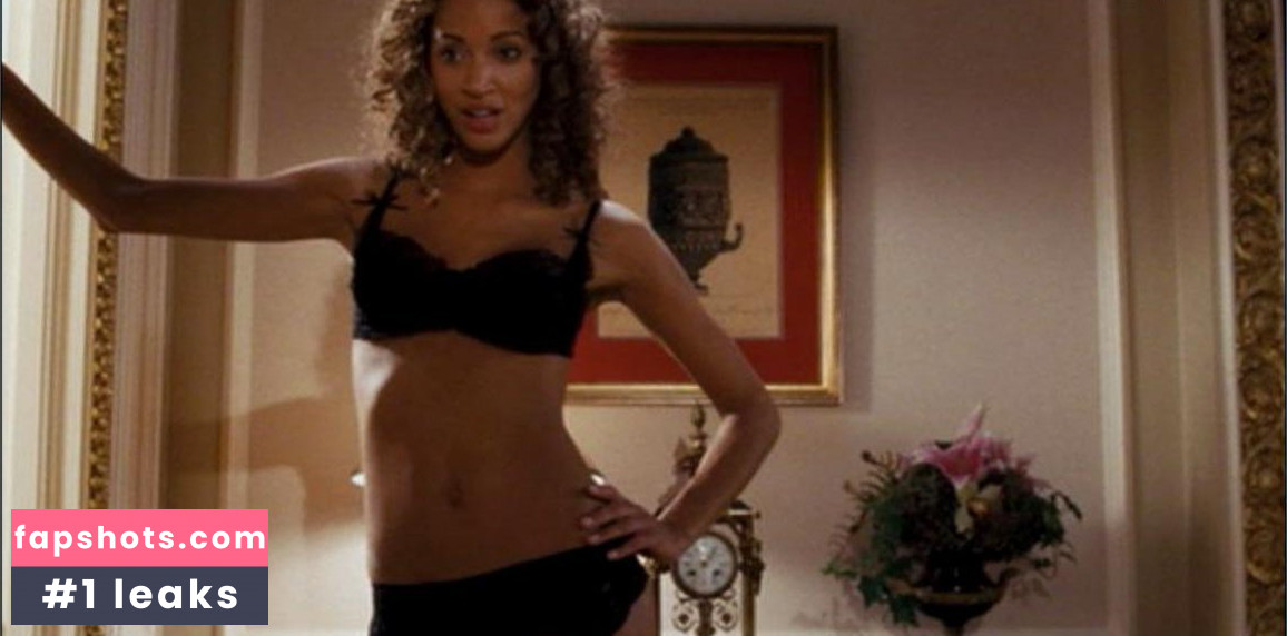 Noémie Lenoir gallery photo #46