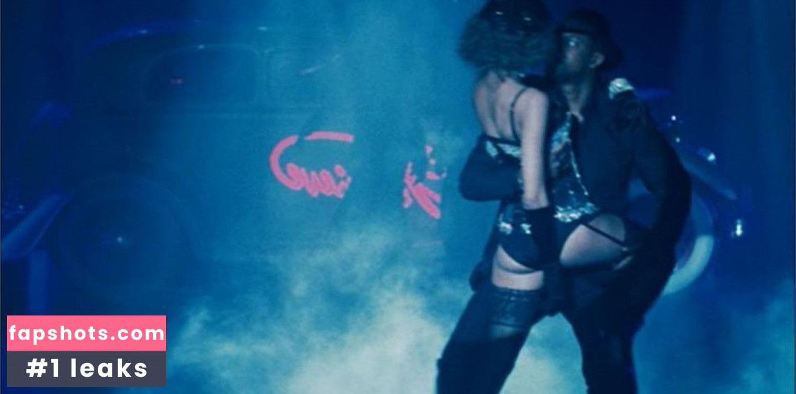 Noémie Lenoir gallery photo #47