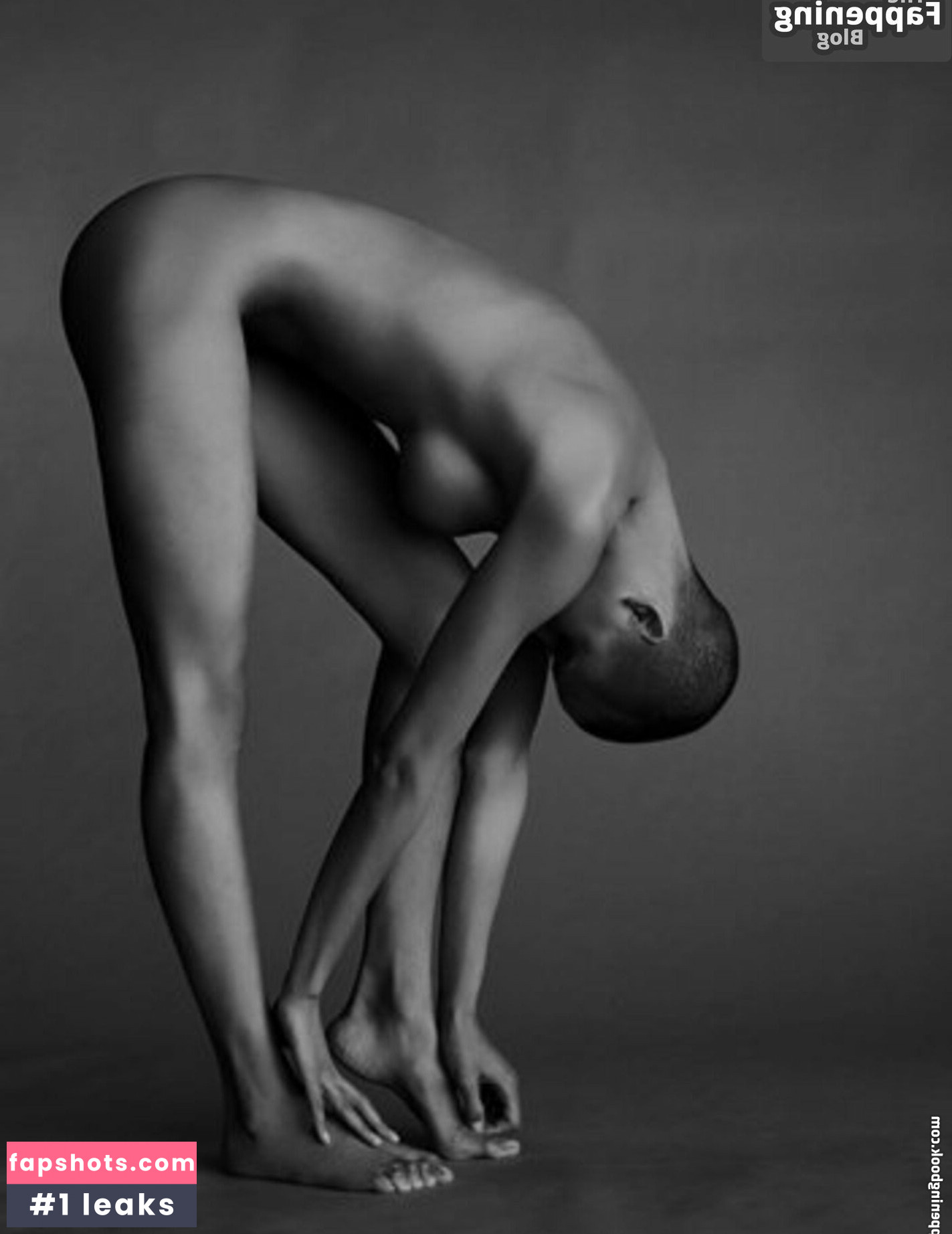 Noémie Lenoir gallery photo #7