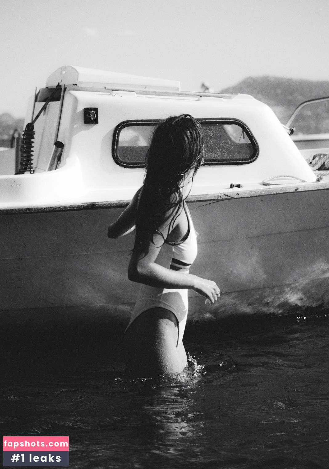 Noemie Noyal gallery photo #20