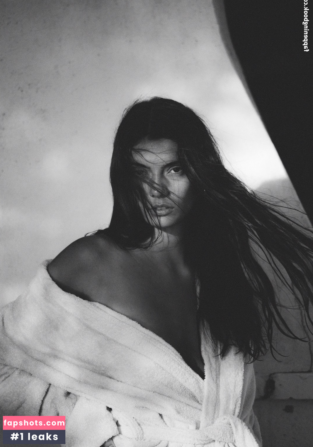 Noemie Noyal gallery photo #10