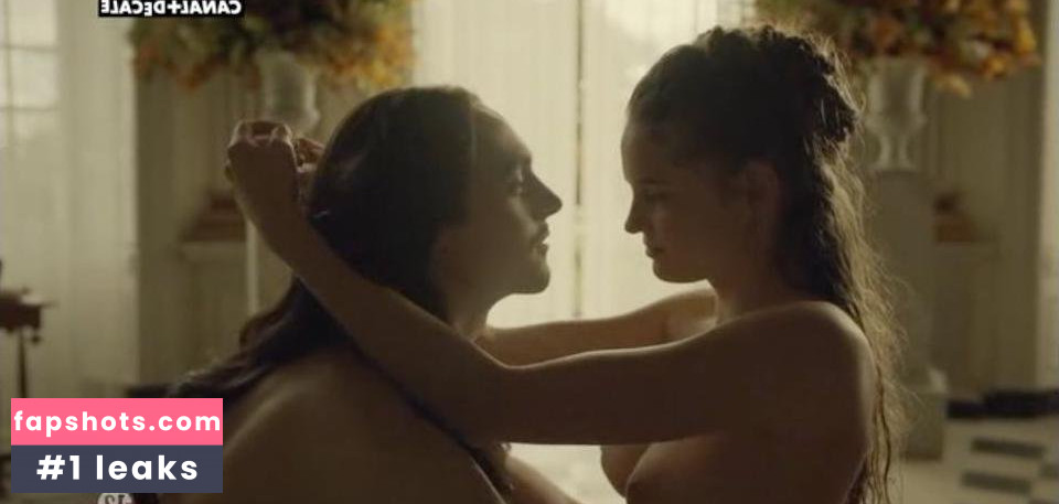 Noémie Schmidt gallery photo #13