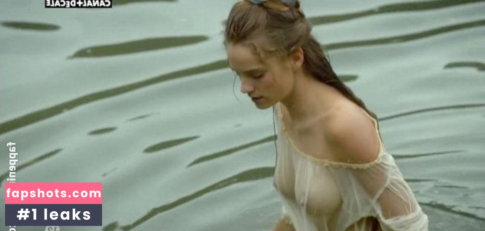 Noémie Schmidt gallery photo #14