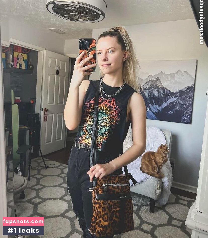 NoisyButters gallery photo #12