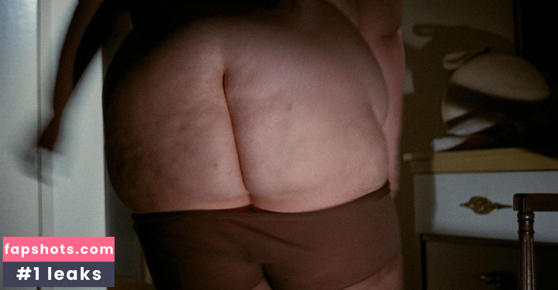 Nola Hand nude babe gallery