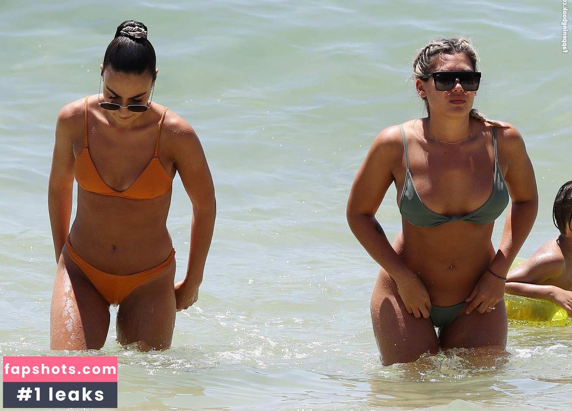 Noni Janur gallery photo #17