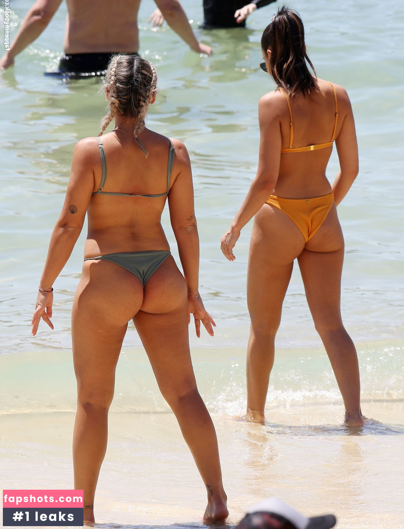 Noni Janur gallery photo #27