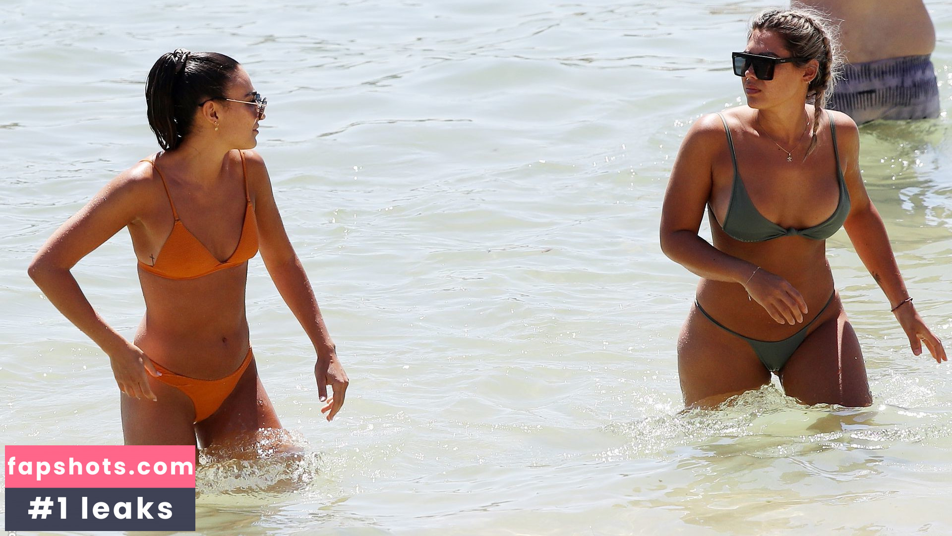 Noni Janur gallery photo #41