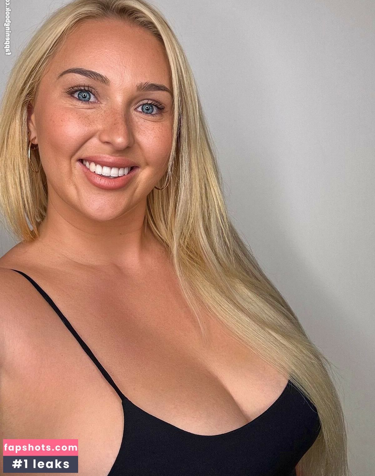 Nora Davis gallery photo #11