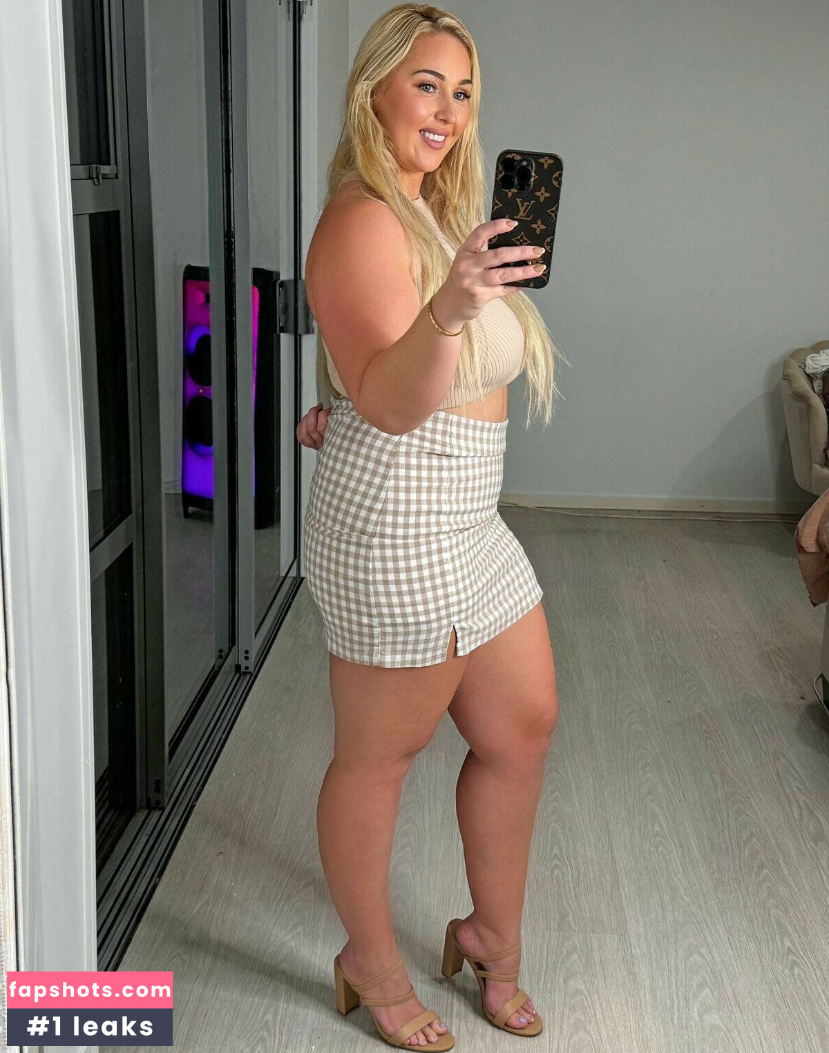 Nora Davis gallery photo #26