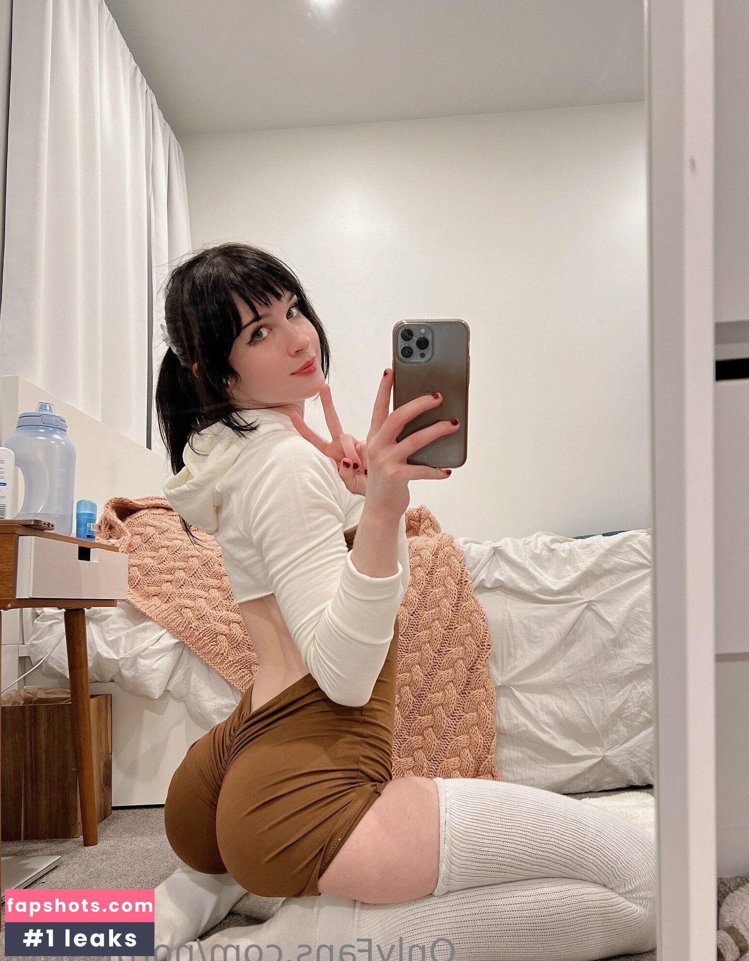Nora Fawn gallery photo #2882