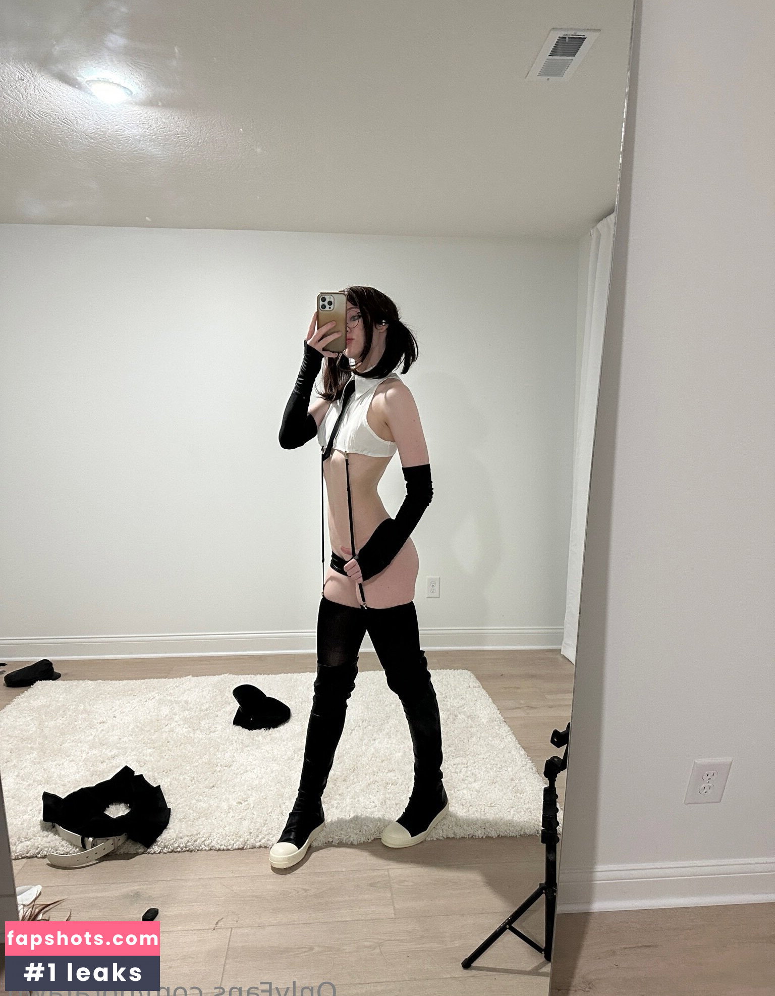 Nora Fawn gallery photo #1014