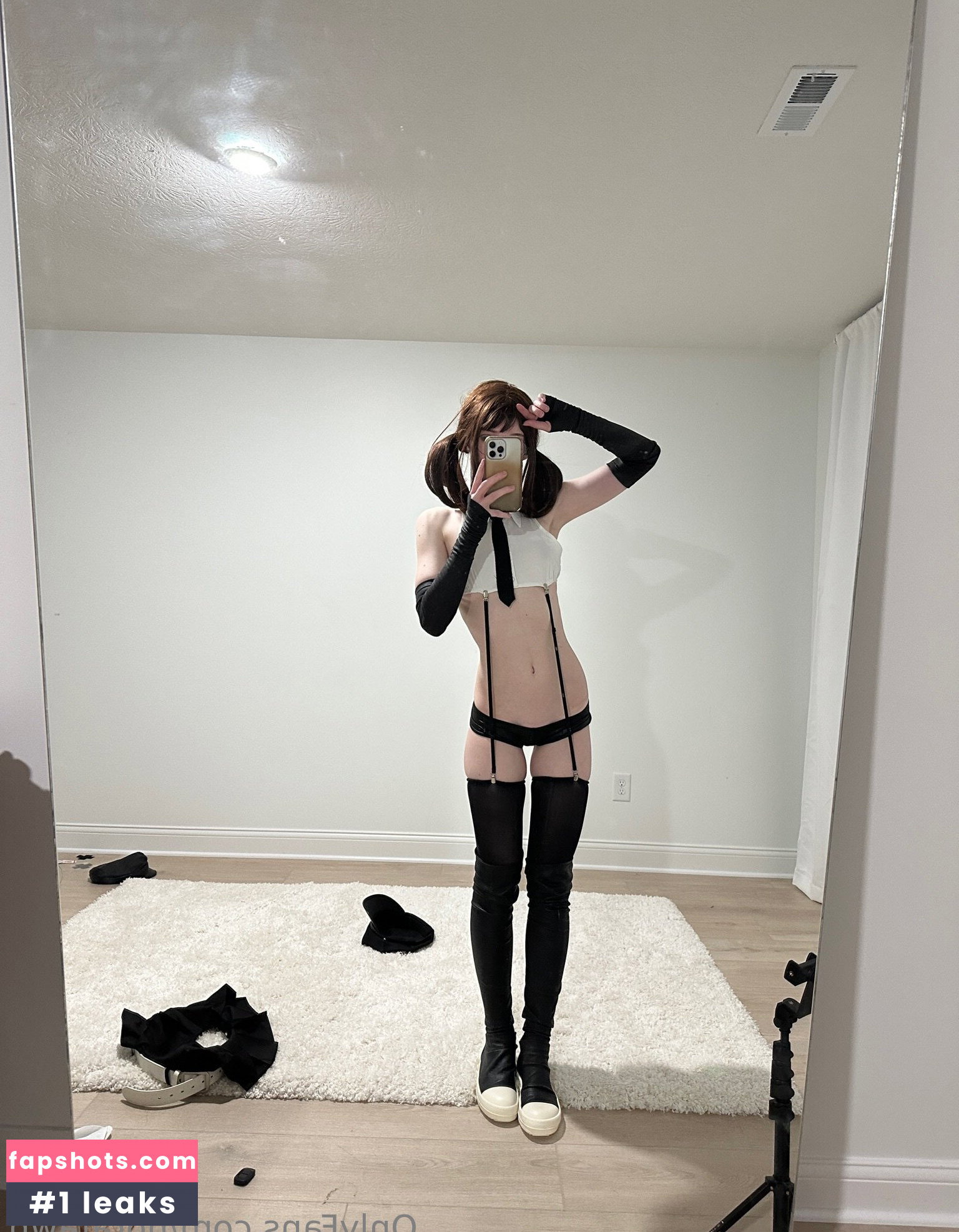 Nora Fawn gallery photo #848