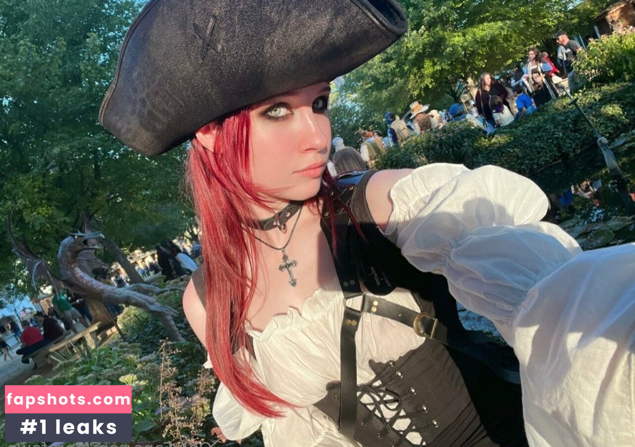 Nora Fawn gallery photo #709