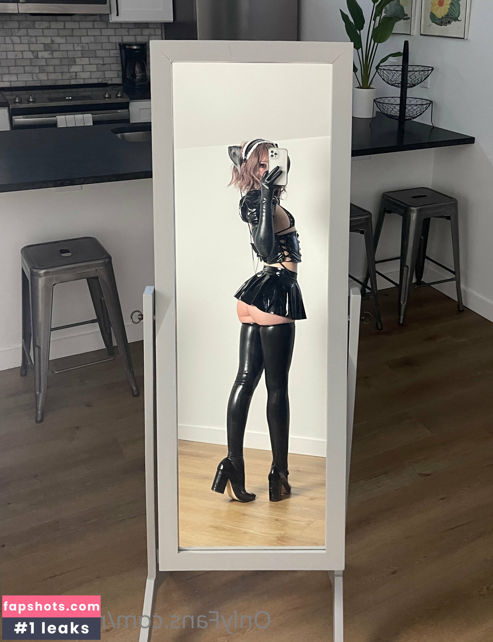 Nora Fawn gallery photo #664