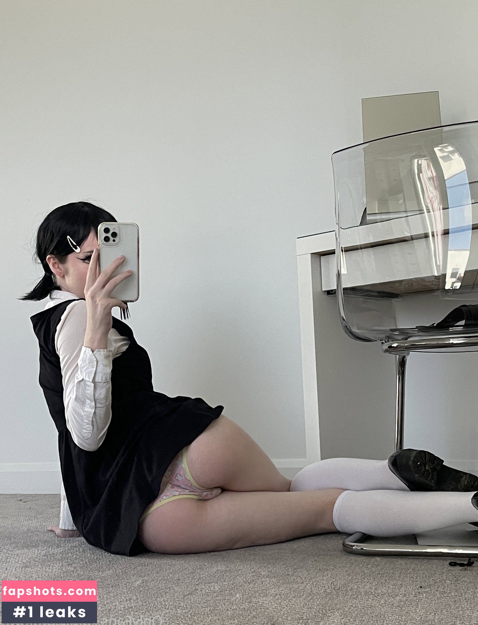 Nora Fawn gallery photo #446