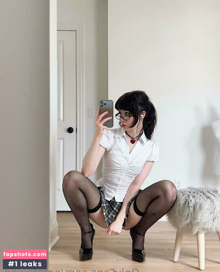 Nora Fawn gallery photo #1473