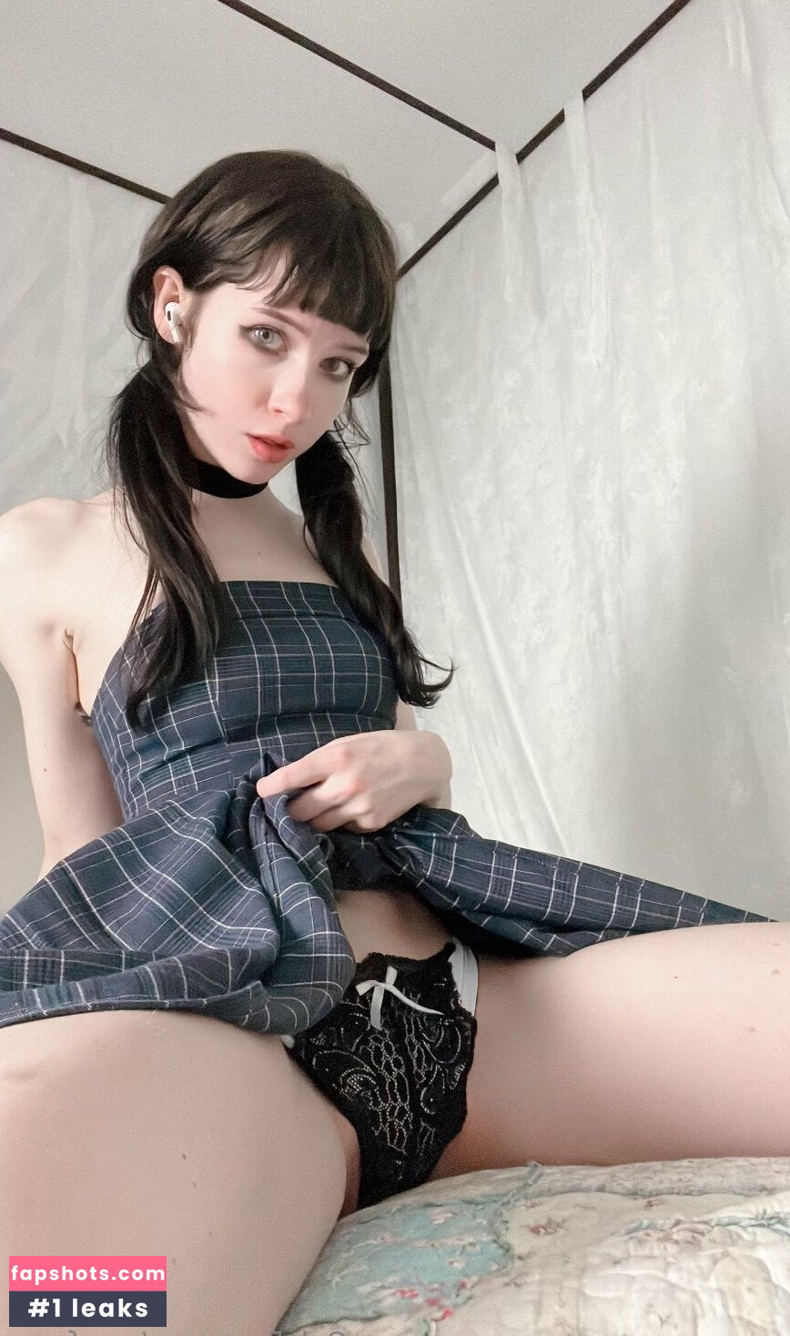 Nora Fawn gallery photo #2165