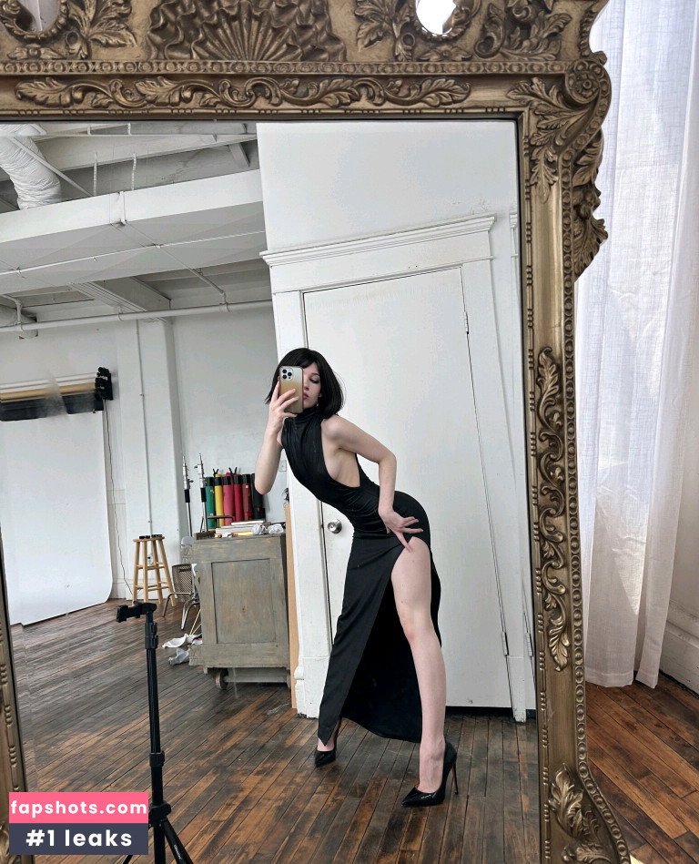 Nora Fawn gallery photo #815