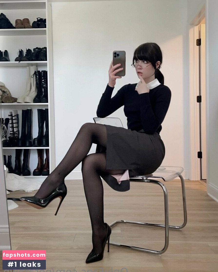 Nora Fawn gallery photo #955