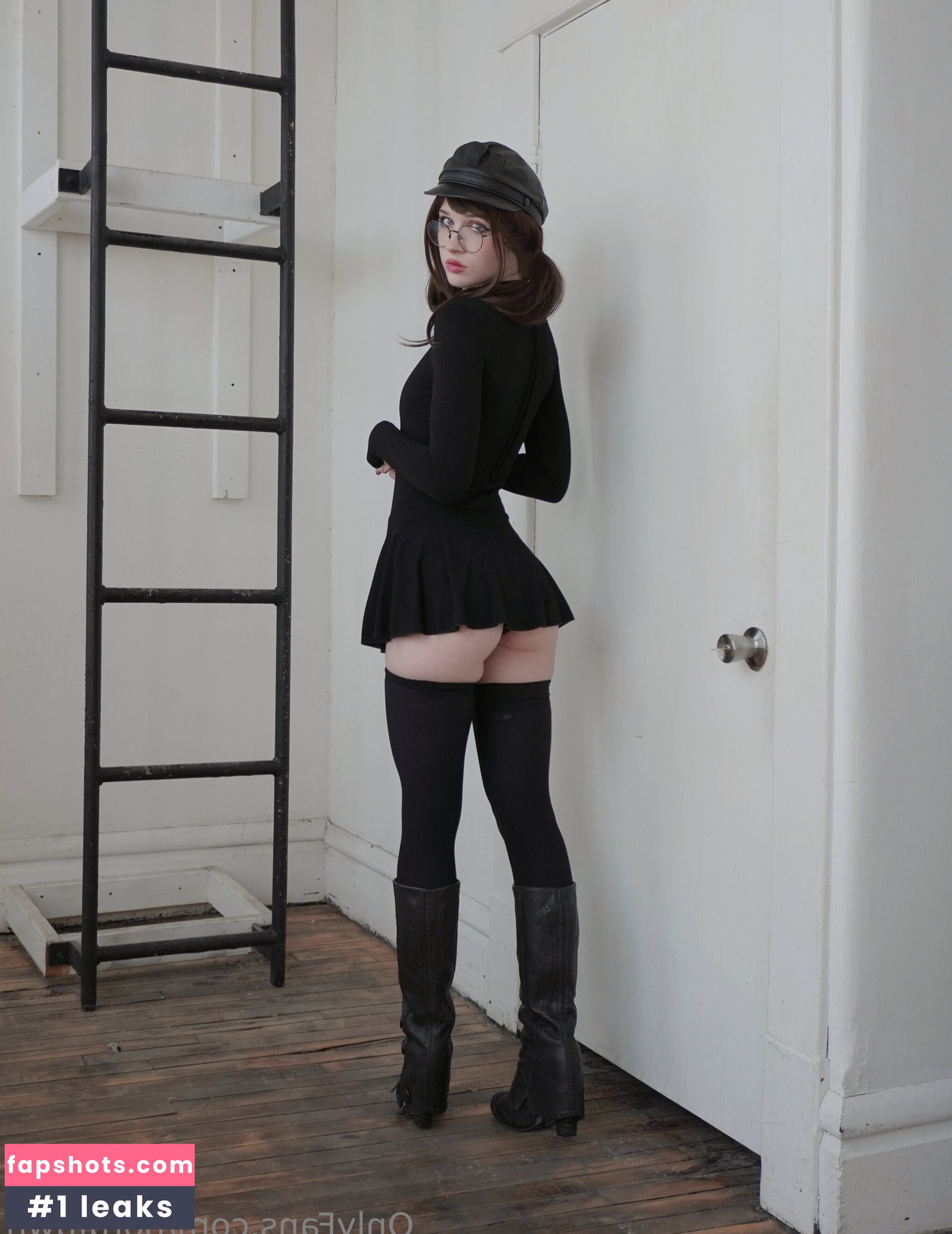 Nora Fawn gallery photo #881