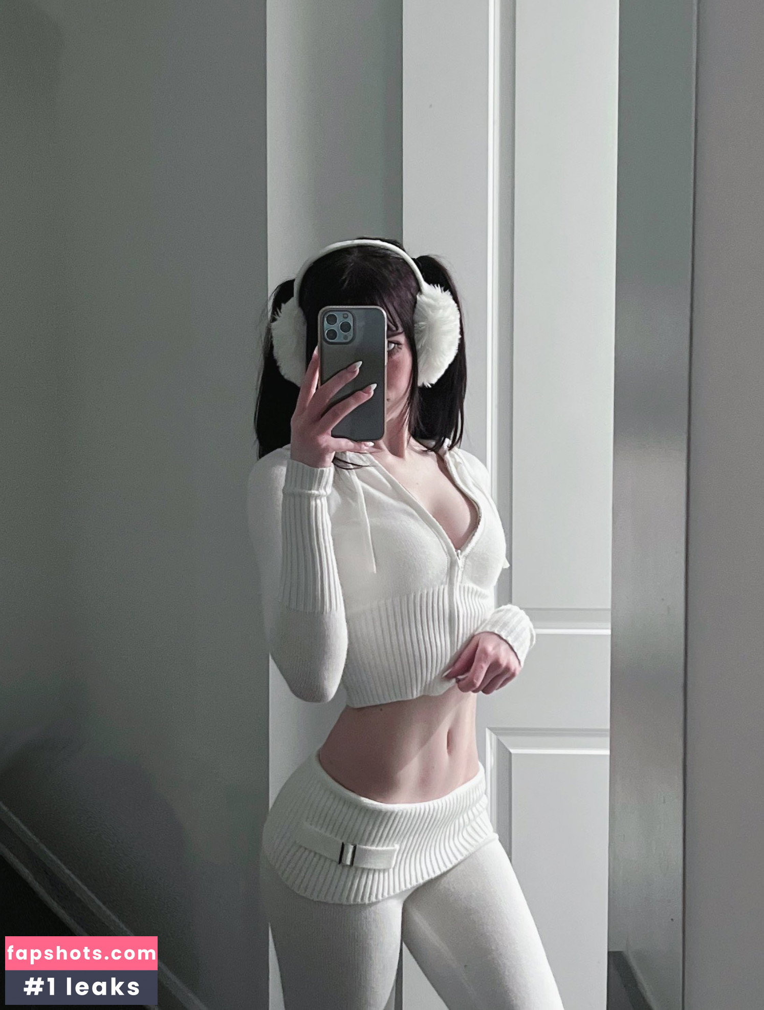 Nora Fawn gallery photo #3281