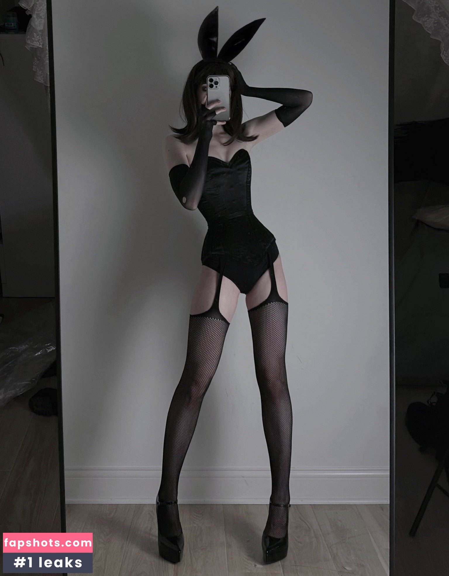 Nora Fawn gallery photo #1682