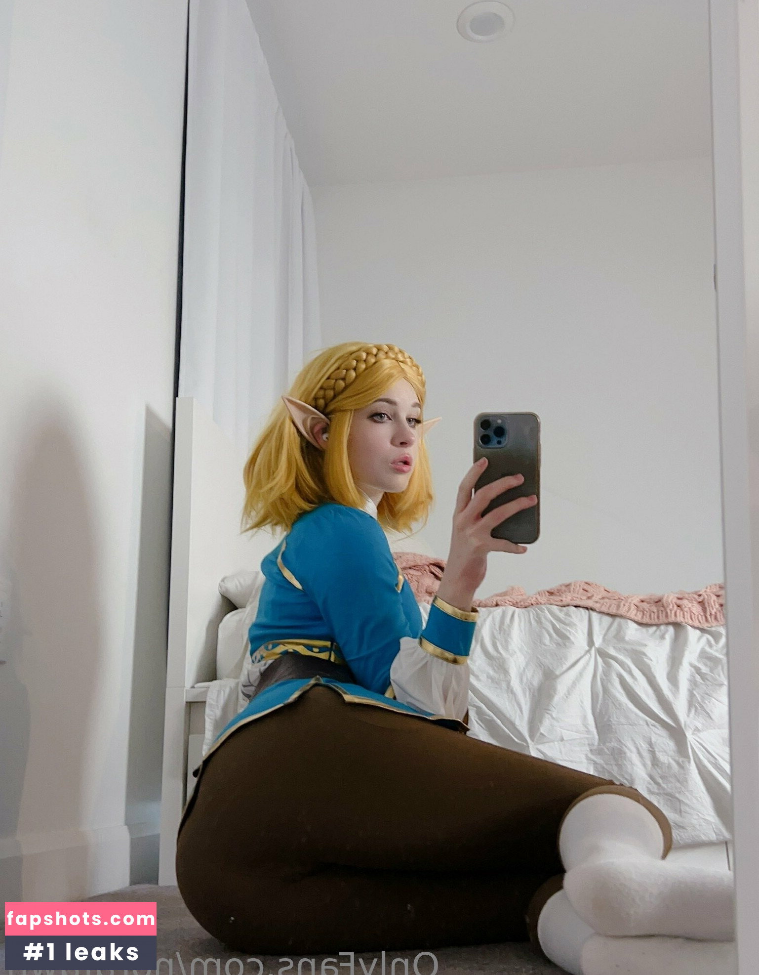 Nora Fawn gallery photo #41