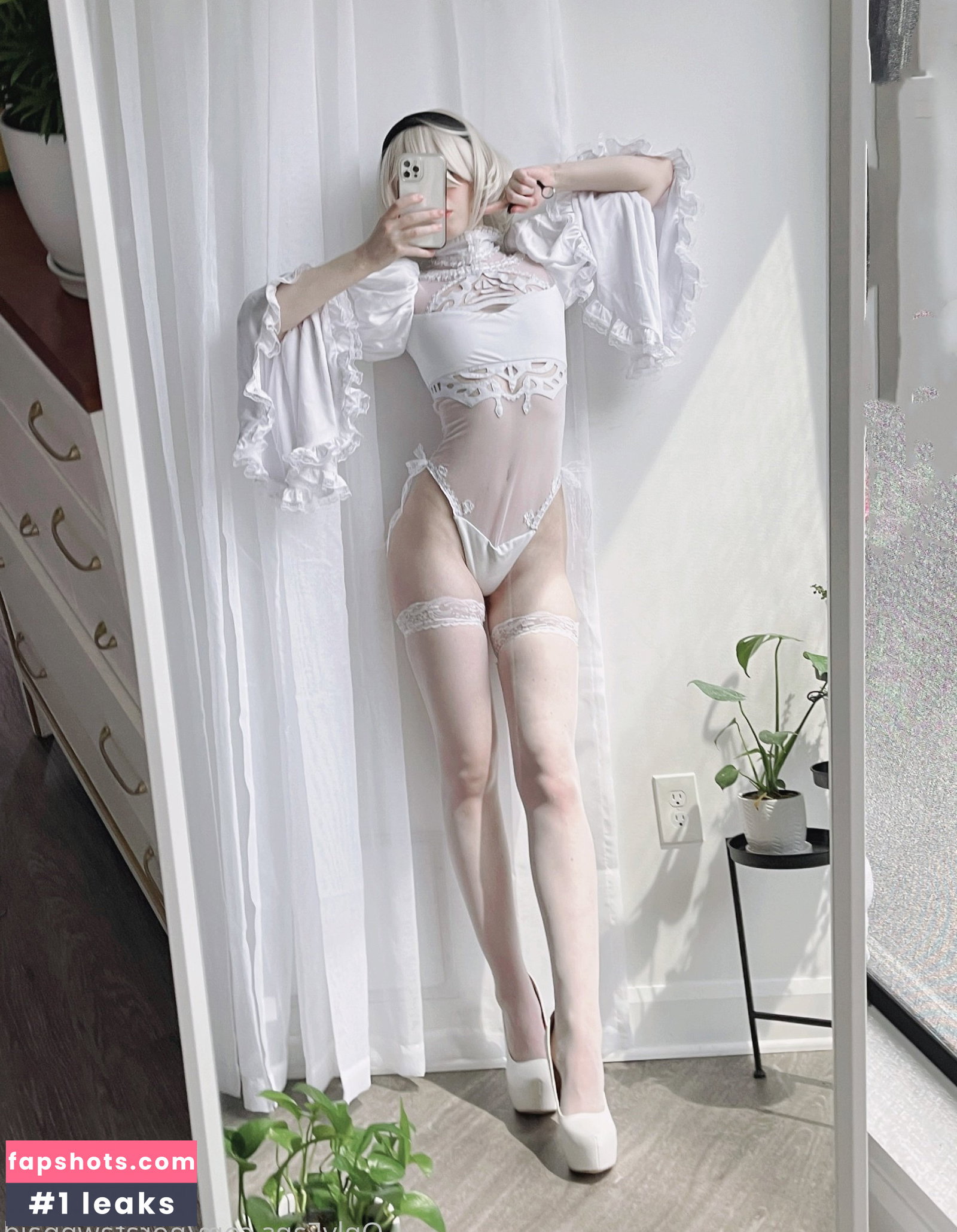 Nora Fawn gallery photo #1523