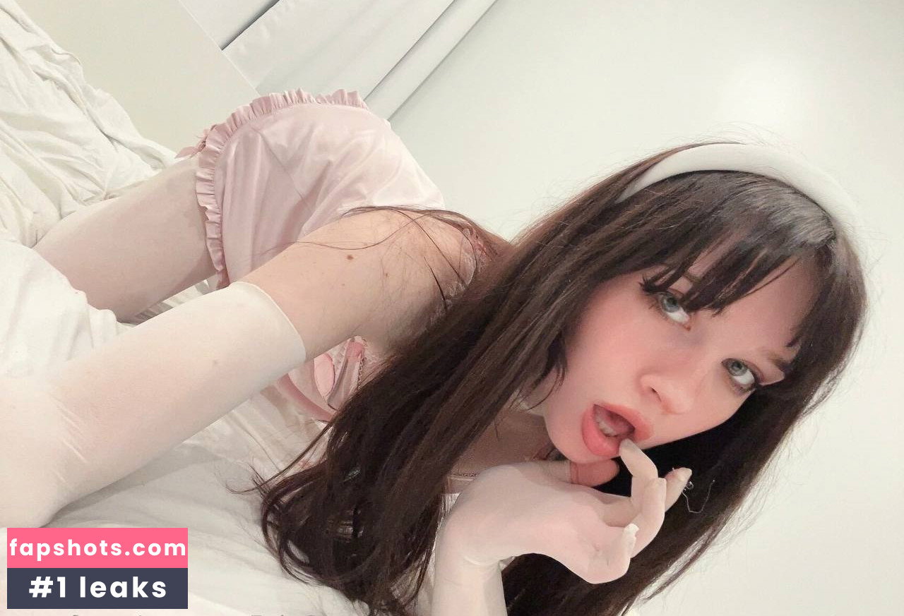Nora Fawn gallery photo #3106