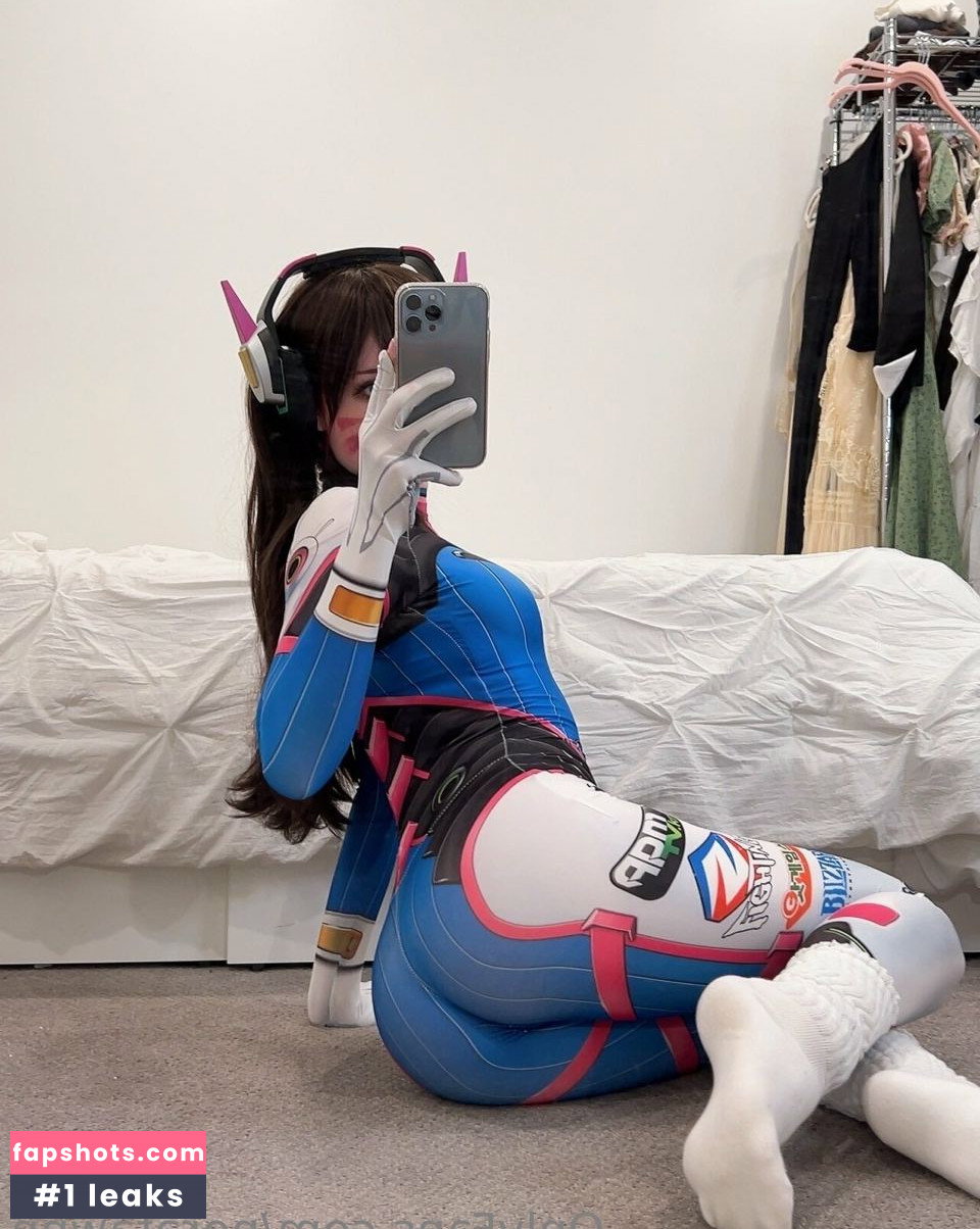 Nora Fawn gallery photo #2300