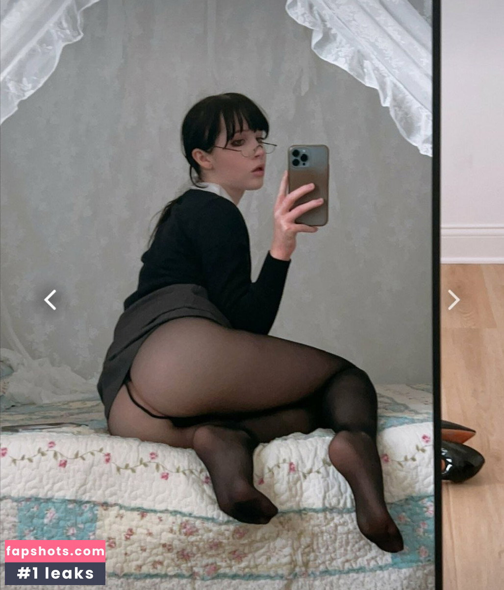 Nora Fawn gallery photo #1153