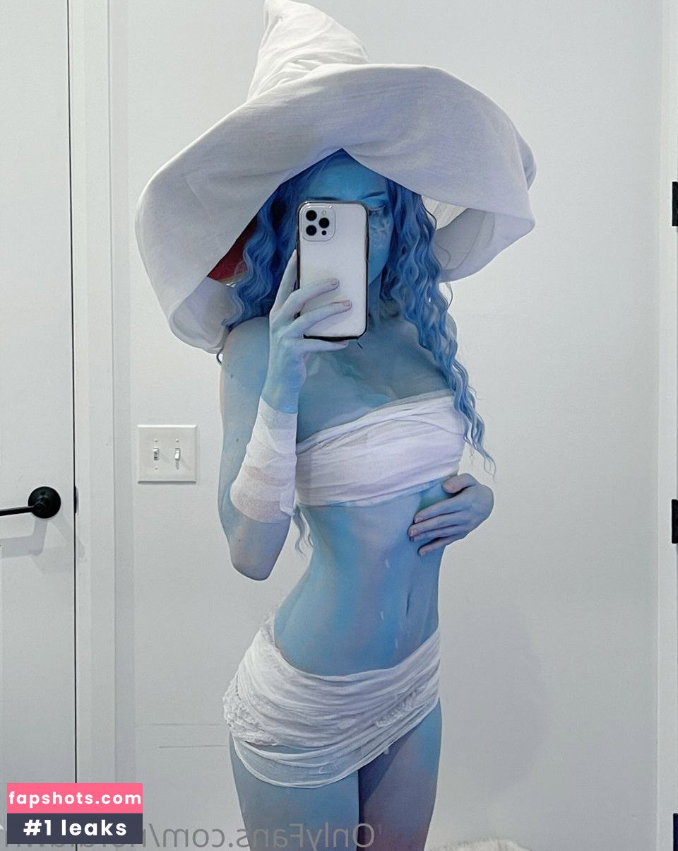 Nora Fawn gallery photo #466