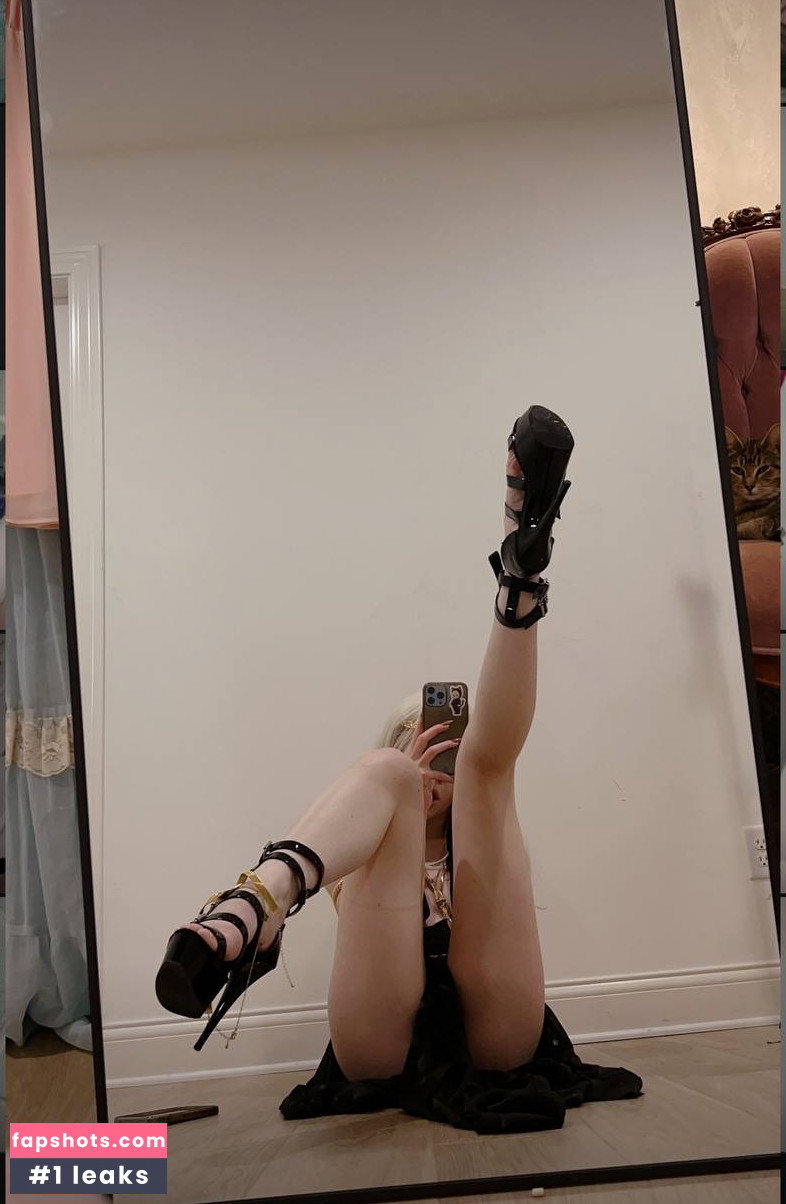 Nora Fawn gallery photo #1995